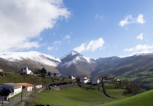 Village et pic de Behorlegi