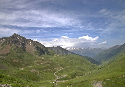 Pic de Caoubère (2 486 m), pic d'Izes (2 395 m) et Soum de la Piquette ? (2 302 m)